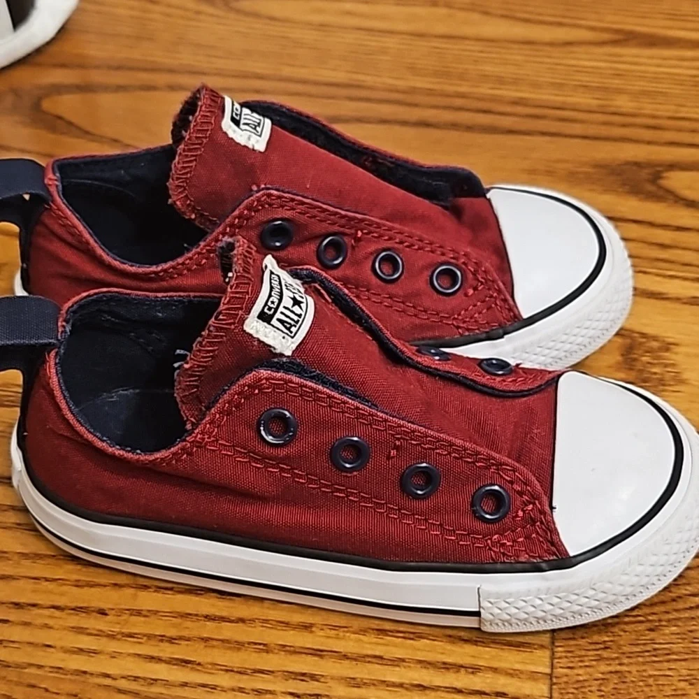 Converse - Picture 1 of 3
